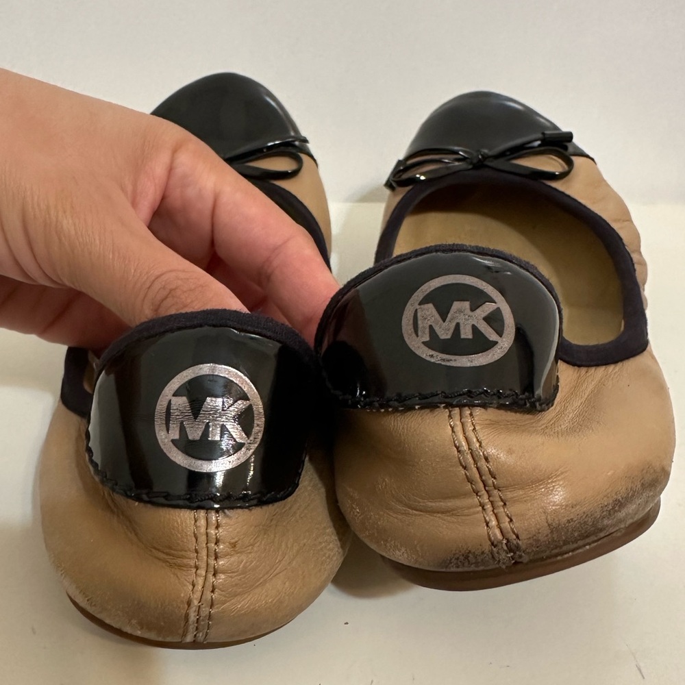 *PRE-LOVED* MICHAEL KORS Juliette Tan & Black Leather Ballet Flats - Picture 3 of 8